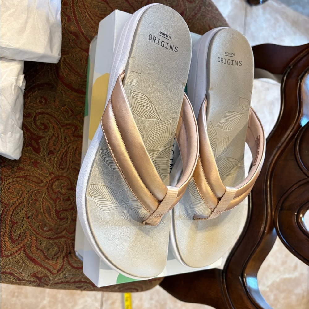 Earth Origins Women's Rose Gold Sandals NEW - Picture 4 of 5